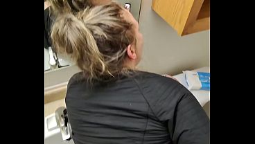 Puta infiel filmada en el baño