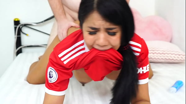 Novia tailandesa follada y creampied en casa