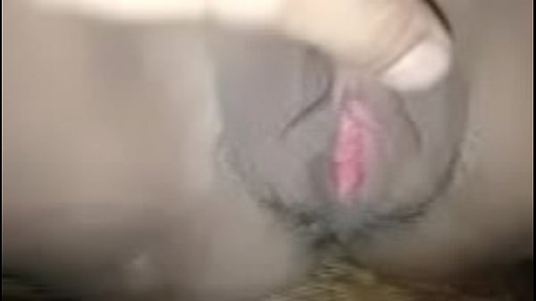 Fucking a Thai girl's pussy until she cums inside, the cock is extremely thrilling.