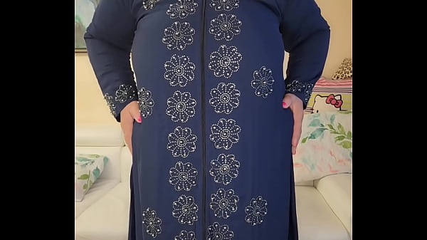 Abuela madura de culo gordo y grandes tetas besando a su amante.