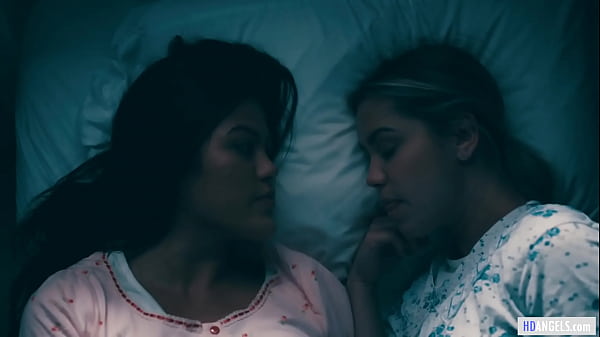Triste historia sobre chicas religiosas pero lesbianas
