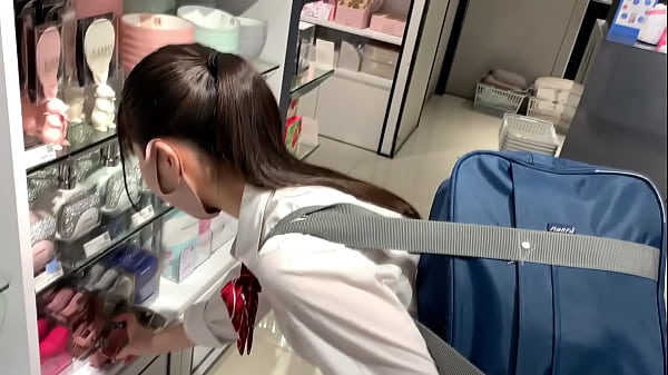 Sexo gonzo con JK, una pequeña y linda estudiante de honor. El cuerpo de bonitos pechos y bonito culo es erótico. Squirting con digitación. Sexo de inserción al estilo perrito.https://bit.ly/eIjIUXo