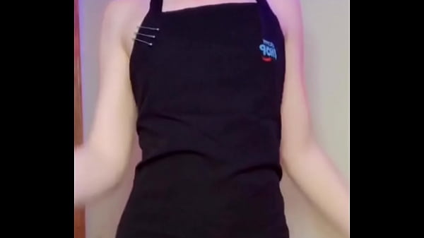 goth ihop camarera bailando