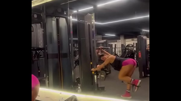 Mrs. FantasticBR training at the gym