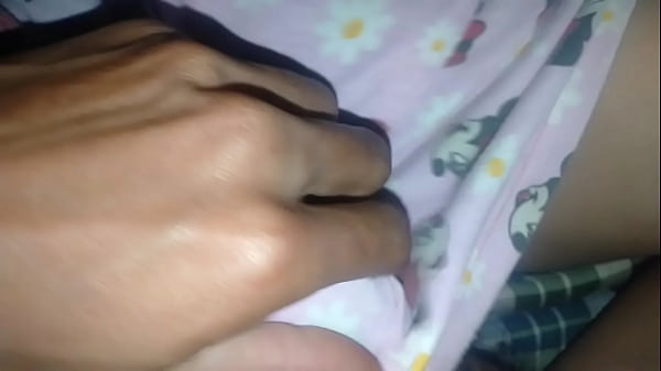 Fucking the pussy of a Thai girl with a very beautiful clit, fucking until the clit is filled with cum.