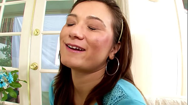 CECE STONE Cougar MILF Gran Polla POV Mamada y Corrida Facial