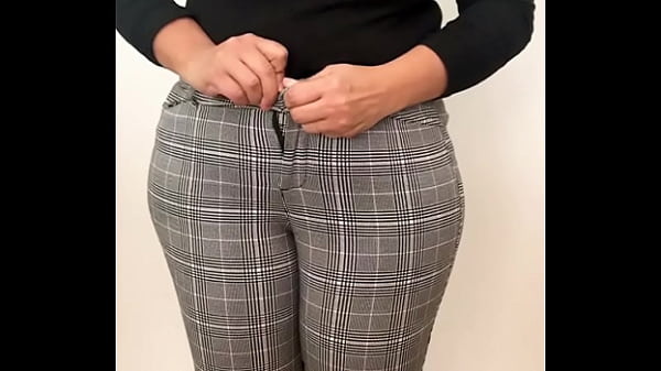 Hot Desi Wife se quita el vestido y muestra sus curvas