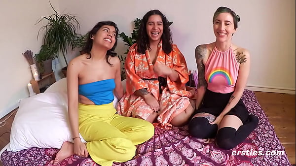 Ersties: tres chicas calientes se divierten lesbianas