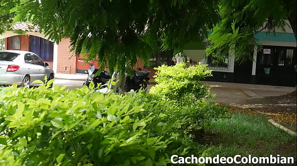 SORPRENDO A MI ESPOSA INFIEL FOLLANDO A UN DESCONOCIDO EN MI CASA