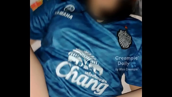 Creampie a Thai local MILF Buriram united fanclub