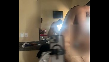 Las relaciones abiertas son increíbles, me encanta sentir diferentes penes delante de mi marido cornudo.