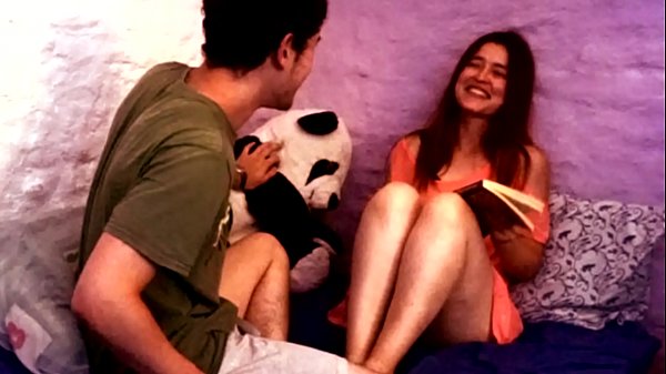 My girlfriend wanted to study and it was so hot that I bathed her in cum