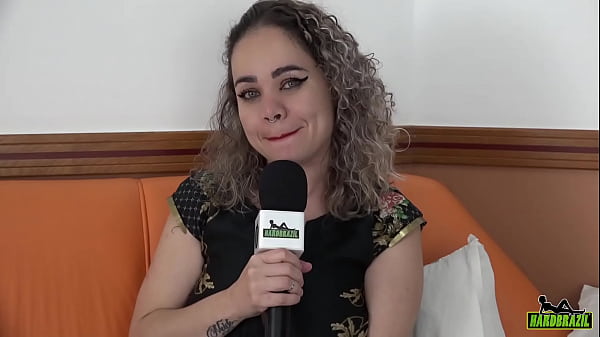 La sumisa apareció y provocó