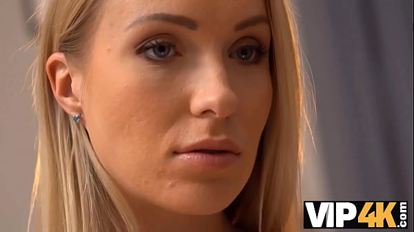VIP4K. Kinky historia de conmoción cerebral con sexy Angelika Grays