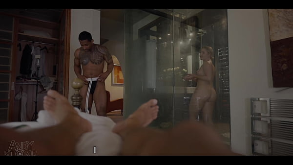 CAMARERO NEGRO SE FOLLA A LA NUEVA ESPOSA FRANCESA DEL JEFE EN SU PROPIA VILLA SWINGER