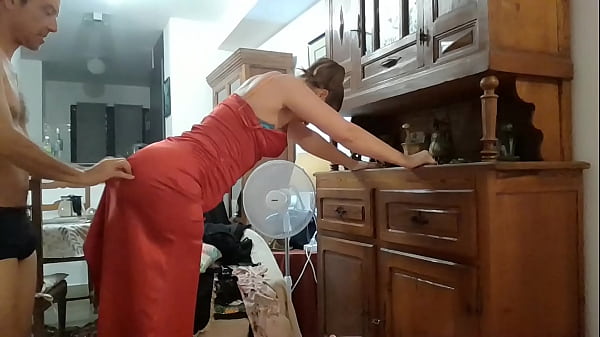 24eoss2 (o2) - Amateur francesa, sexo con ropa, lencería (liguero, sujetador, tanga), body, falda de cuero negra, medias, tacones, beso negro, garganta profunda, sexo vaginal, charla guarrilla, eyaculación