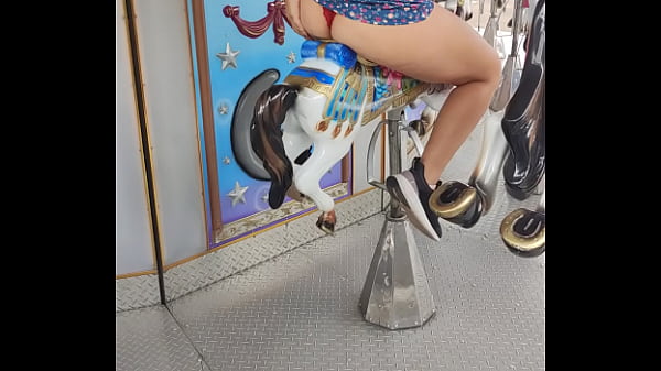 I visit a fair and I upload my dress waiting for proposals