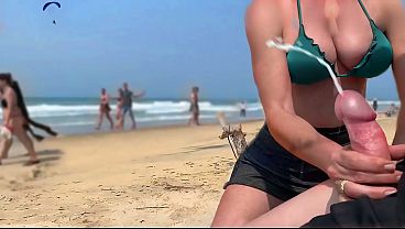 A stranger milf makes me cum on a public beach...
