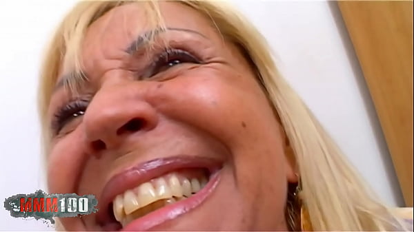 Esta abuela gordita ama el sexo anal