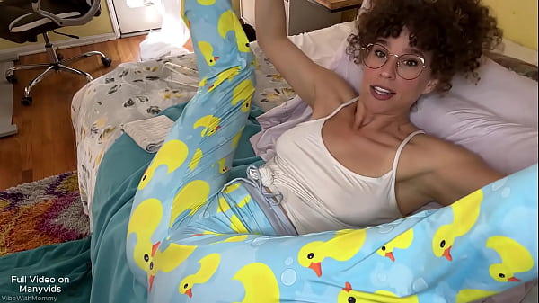 Vlog de sexo anal con una madrastra sexy