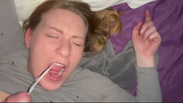 Garganta profunda con polla grande y facial