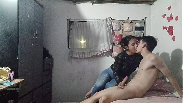 hijastro voy a poner el celular a grabar espero te relajes y te dejes chupar el pene como si siempre has querido - CLARO QUE SI MADRASTRA CHUPAME MI GRAN VERGA - SUB ESPANOL