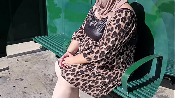 Beautiful Pawg Milf gets pussy eating by stranger
