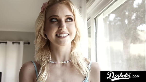 Chloe Cherry disfruta de un trío caliente de doble penetración