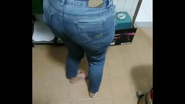 Mamada arriesgada en la oficina