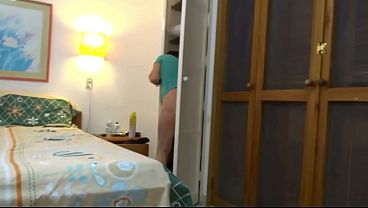 Mi esposa en la playa, gran culo, gran coño peludo