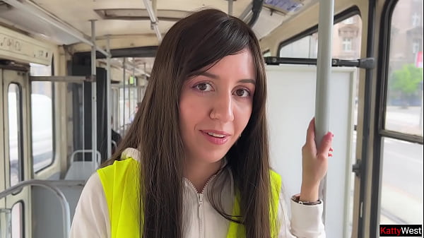 Un conductor de autobús renuncia a su trabajo y se acuesta con un desconocido