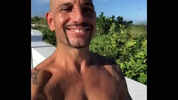 BEACH BODY BRO