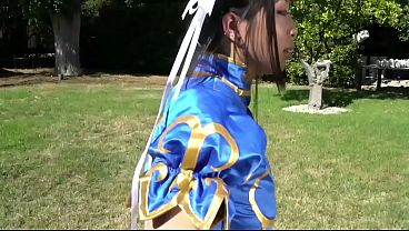 Jade Kush como Chun Li lucha por tragarse dos pollas - Parodia de cosplay porno de Street Fighter