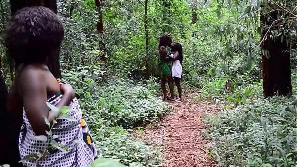 Mejores amigas africanas sexys comiéndose el coño y corriéndose duro en un video sexual casero