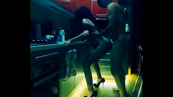 Sexo duro en la cocina