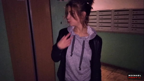 Arriesgado Sexo Ruso En Público - Panty Cum Walk