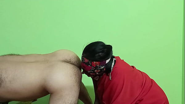 Ama de casa india negra chupando el ano