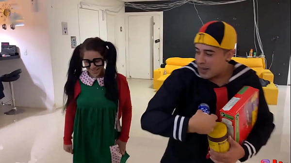 parodia, Kiko y Chika arrastran a los doces y pasan