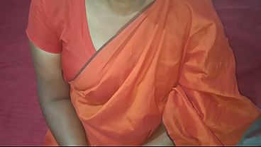 Mujer asiática a solas
