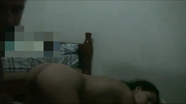 Producción casera y amateur con Jade disfrutando del sexo anal tras ser castigada en el coño