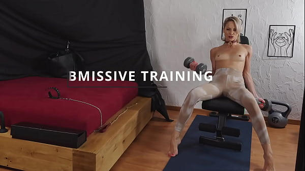 Entrenamiento de sumisa en el gimnasio, juguetes BDSM y Edging