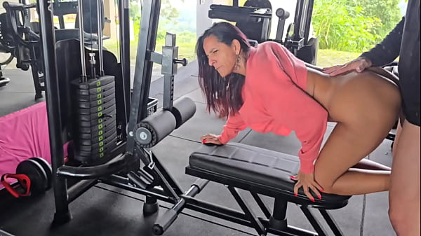 Me follé a la morena caliente Kel Macettare en el gimnasio del condominio.