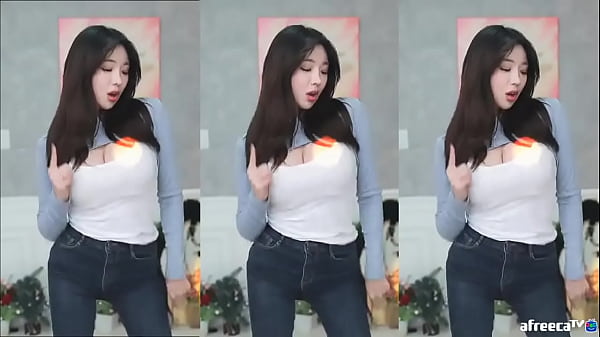 Big tits Korean streamer Jeehyeoun jiggling