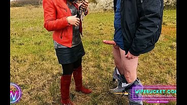 Aficionadas de Wifebucket - Mi esposa madura me dejó la polla vacía al aire libre