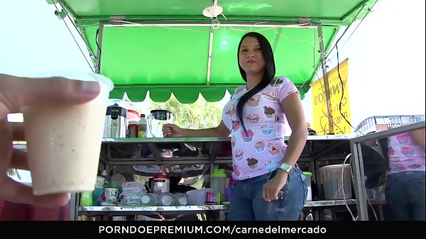 MAMACITAZ - #Sara Restrepo - Curvy Colombiano es recogido para una sesión de caliente