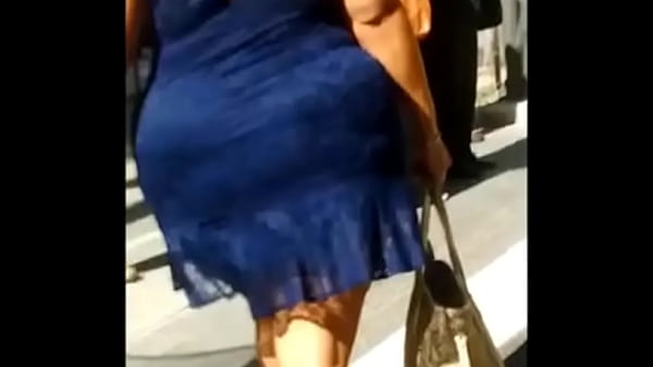 Corona de cola de vestido azul