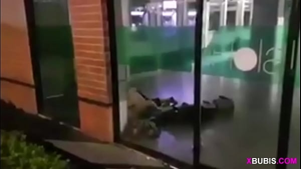Venezolana pillada cogiendo en Banesco (Banco en Venezuela) - Parte i