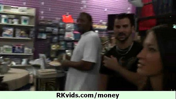 Chica cachonda follando por dinero 4