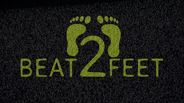 Aria Nicole se pinta los pies en Beat2Feet.com