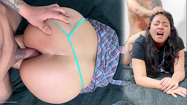 PRIMERA VEZ ANAL! - Sorpresa anal muy dolorosa con linda estudiante latina de i8 añitos.